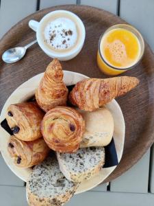 Maisons d'hotes Chambres d'hotes - Bed and Breakfast Les Palmiers : photos des chambres