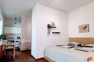 Modern Studio08 with big balcony in the Neustadt