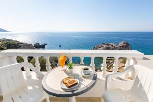 Castelia Bay Hotel