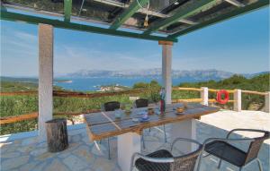 2 Bedroom Pet Friendly Home In Povlja