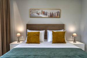 Johnnys White Luxury Villa