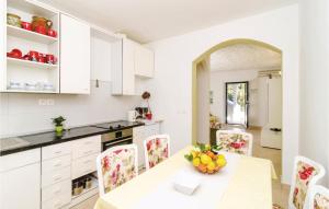 Two-Bedroom Apartment In Klek