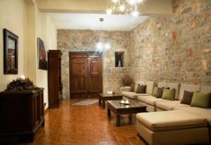 Vlyhada Guesthouse