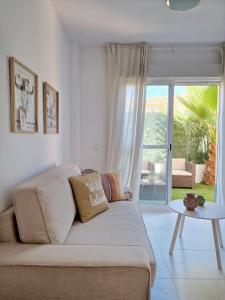 Precioso Bajo con Jardin en Vera