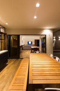 LUXURIOUS NEW HOUSE, UNFORGETABLE EXPERIENCE.