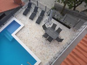 Apartment Gajo with swimming pool near Split