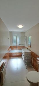 Appartements Appartement lumineux T3 avec jardin privatif a Hendaye - Parking et wif gratuit : photos des chambres