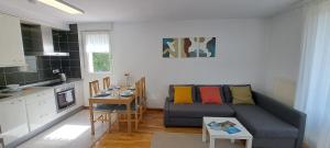 Appartements Appartement lumineux T3 avec jardin privatif a Hendaye - Parking et wif gratuit : photos des chambres