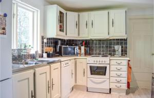 3 Bedroom Cozy Home In Tving