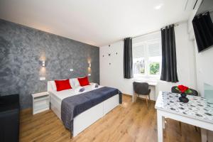 Split Central Luxury Studios