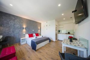 Split Central Luxury Studios