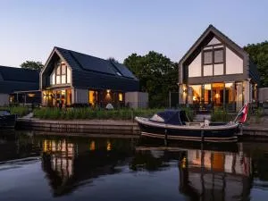 Watervilla Fiif in Friesland with two rooms - Wijckel