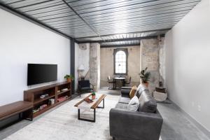 Cozy Luxury Apartment Close to Fiserv with Parking