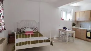 70 m from the sea cozy spacious studio - Mikrós Váltos