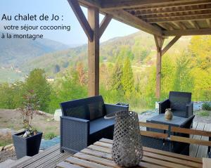 Au chalet de JO