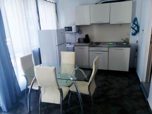 Private apartment with sea view in Blue Bay Pallace