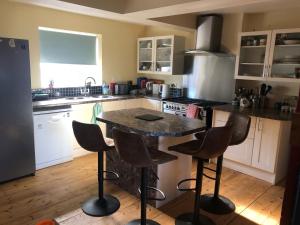 4 bedroom house walking distance to Silverstone C