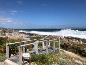 Whale Rock Estate Hermanus sea view apartment