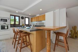 Violette by Aguilarent