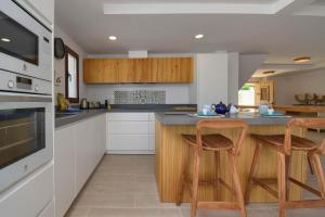 Violette by Aguilarent