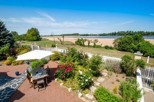 Maisons de vacances Le Clos Eugenie - Charmante maison avec jardin et vue sur la Loire : Maison 1 Chambre