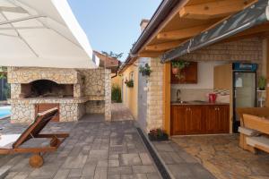 Spacious Villa Malina with pool - by TA Leut Agency