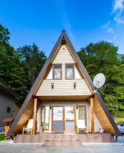 La Maria si Ioana - Căpăţîneni-Ungureni