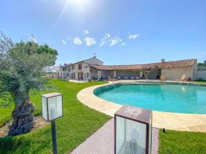 Villas Domaine de la Toumanque- Mas provencal renove- 4 chambres - 14 couchages : photos des chambres