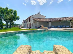 Villas Domaine de la Toumanque- Mas provencal renove- 4 chambres - 14 couchages : photos des chambres