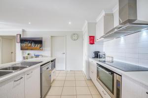 Seabreeze Haven -Wifi, Netflix, pet friendly beach house