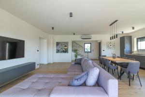 Modern villa with private pool in Pula