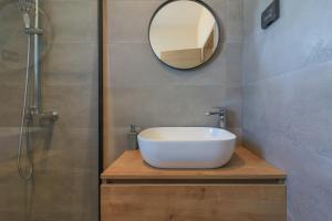 Modern villa with private pool in Pula