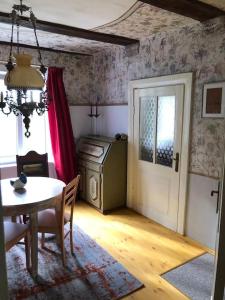 Tranquil country cottage with outdoor fireplace
