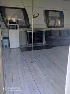 Przyczepa Campingowa na terenie Campingu Kormoran