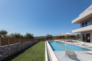 TreeTop Villa II, Private Pool, BBQ & Playground, By ThinkVilla