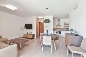 Tinerfe 0-2 DELUXE 1B