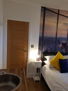 The New Yorker Mini Studio Parking Available