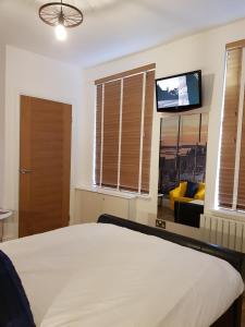 The New Yorker Mini Studio Parking Available