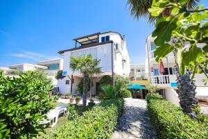 One-Bedroom Apartment with Sea View room in Apartments Malic