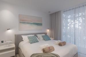 Infinity 1 1 LUXE PARTIAL SEA VIEW 3B
