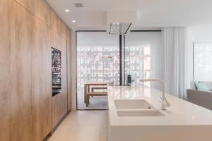 Infinity 1 1 LUXE PARTIAL SEA VIEW 3B