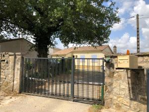 Maisons de vacances Gite climatise pour 4 personnes avec piscine dans les hauteurs de Bollene : photos des chambres