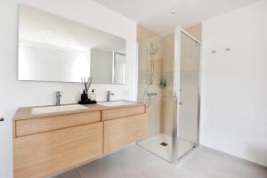 Gazmira 3-1 PENTHOUSE DELUXE & JACUZZI 3B