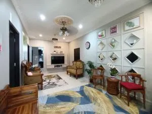 RUMAH RAISHA PRIVATE POOL - Kampong Padang Tenggala