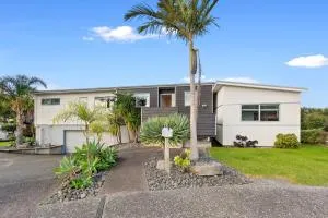 The Nautical Bach - Mangawhai Heads Holiday Home - Te Arai