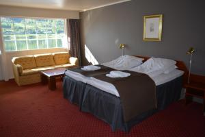 Junior Suite with Sea View room in Strand Fjordhotel