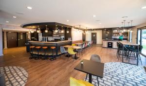 Hotels Kyriad Hotel Laval : photos des chambres