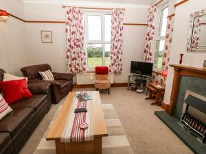 Dinas Farmhouse Annex