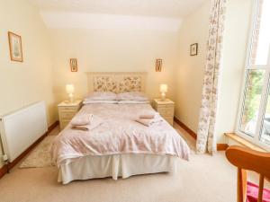 Dinas Farmhouse Annex