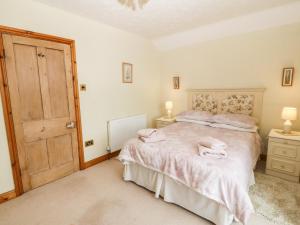 Dinas Farmhouse Annex